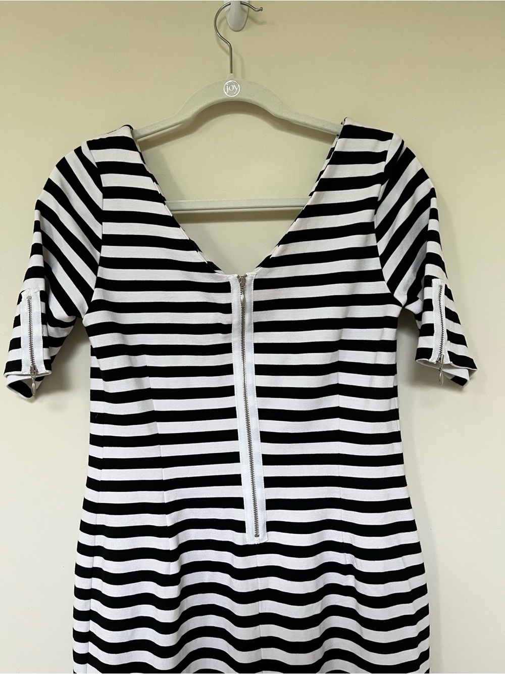 Banana Republic Dress ~ Stripped Black & White ~ Flattering Fit Ponte ~ Size: 6 - Picture 6 of 8